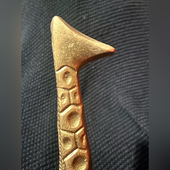 Sagebrook 16” Aluminum Giraffe Sculpture - Picture 4 of 4